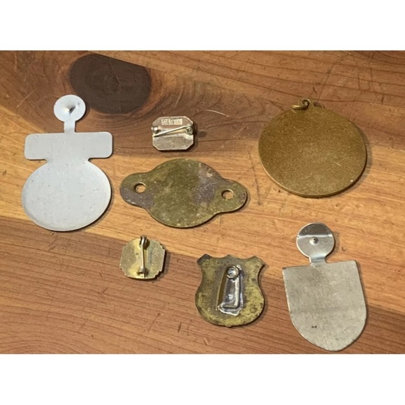 Vintage Collectible Pins & 4H, Smoky the Bear, NYS 5M 1939 Dog Tag, Little Leage - Picture 2 of 14